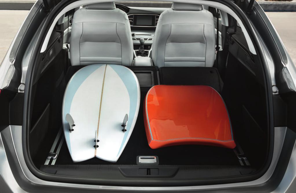 SCHOPNOSŤ PRISPÔSOBOVAŤ SA Pri dĺžke 4585 mm, šírke 1804 mm a výške 1471 mm PEUGEOT 308 SW ponúka ideálne rozmery odrážajúce základné hodnoty
