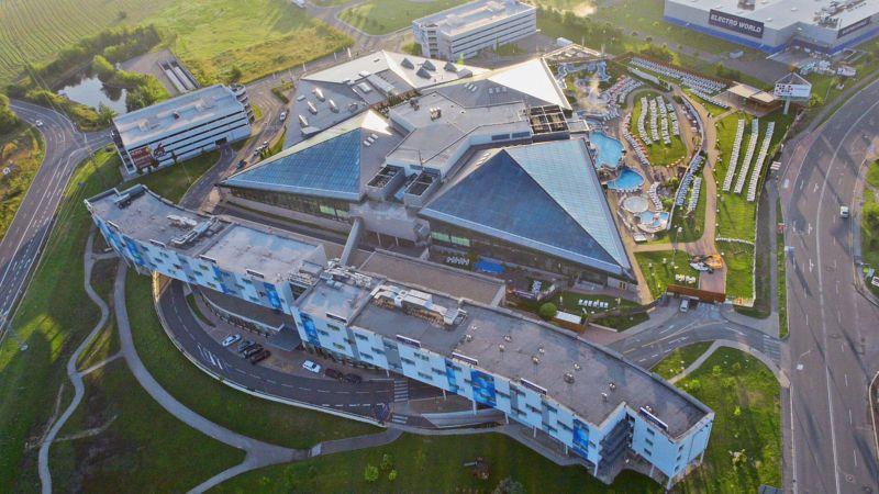 Skutečnost 2016 po rozšíření venkovních prostor Aquaparku AQUAPALACE, a.s. vlastní níže uvedené nemovitostí: Označení pozemku parcelním číslem Výměra parcely (m2) Druh pozemku /způsob použití 8 Typ stavby Popis st.