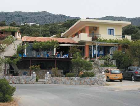 U pláže Souda je vyhlášená taverna Galini, kde výborně vaří a kde se dělají řecké večery s živou řeckou hudbou. Další dobrou tavernu naleznete asi 200 m od pláže Souda.