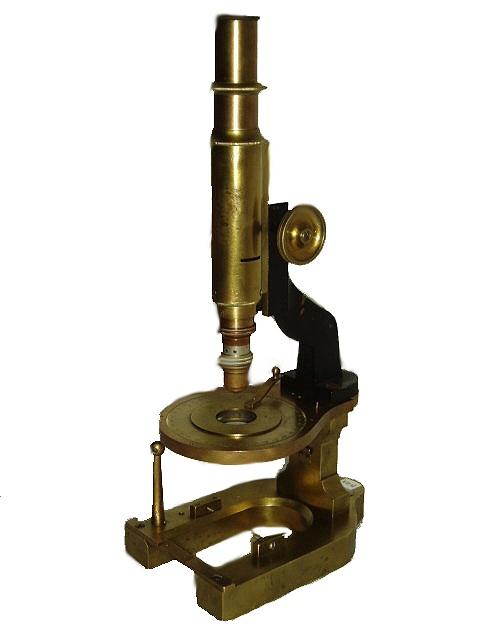 http://www.microscopestore.com/antiques.asp?c=109 Celomosazný petrografický mikroskop Zeiss The microscope stands approx. 12 1/2" high, 4" wide and 7" long with a 4" body tube.