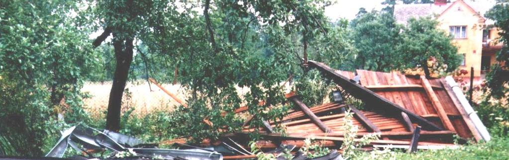 10/00 Tornádo? V sobotu 8.7. se nad místní části na Zálesí přehnal velmi silný déšť, dá se říci téměř průtrž mračen. Byl doprovázen silným větrem.