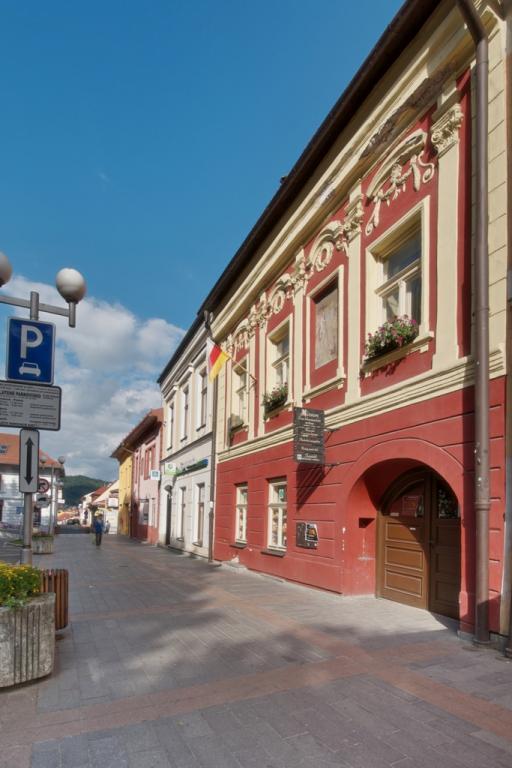 Dom ľubovnianskeho mešťana Je mestským múzeom prezentujúcim život obyvateľov Starej Ľubovne na konci 19. storočia.