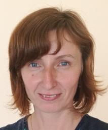 MVDr. Lenka Sedláčková vystudovala Veterinární a farmaceutickou univerzitu v Brně, fakultu Veterinární hygieny a ekologie.