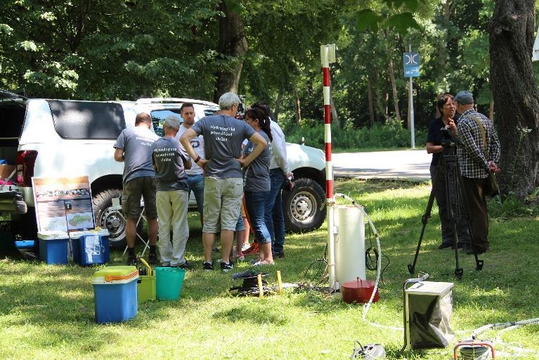 3. Ukážka vzorkovacej techniky, vzorkovanie kvality podzemnej vody a meranie základných parametrov in situ na objekte č. 791 Bratislava, Krasovského ul., Petržalka.