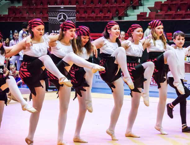 Hell under the cloak is the name of the opening dance exhibition presented by the gymnasts from the organizing club TopGym Karlovy Vary.