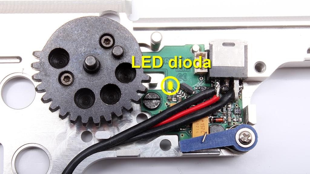 Obr.9: Pohyb pístového kola, magnet u senzoru = LED dioda svítí