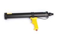 Sika Boom G Dispenser Pistole pro aplikace polyuretanových pěn. Snadno vyplní úzké i široké spáry.