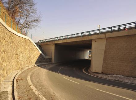 a výstavba oceľových a drevených lávok