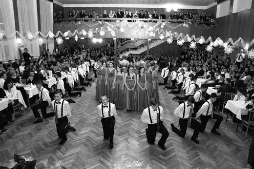 Jiří Kolář, Adrian Uher, Michal Tureček, Přemysl Bobčík, 2. Marie Stojaspalová, Tina Turečková, Lenka Doležalová, 2. Alena Pfeiferová, Lucie Bršlicová, Tereza Jančová. Masky: 1.