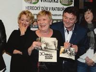 U budovy bude rovněž první chodník slávy a herecká alej, která bude připomínat osobnosti, které už