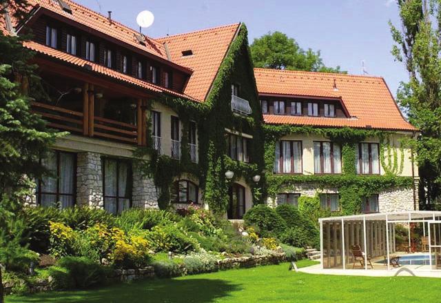 Villa byla postavena podle návrhu meziválečného architekta Vladimíra Grégra pro pana Miloše Havla (strýce bývalého prezidenta české republiky Václava Havla).