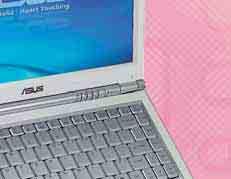 Věčný problém notebooků, který řeší 13,3" displej v štíhlém těle nového Asus U3.