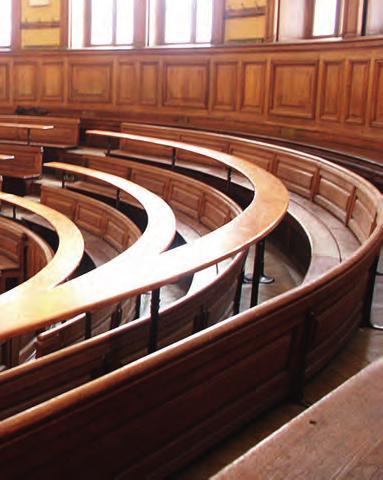 LEÇON 1 Tous en France! Dans la cour de l université de la Sorbonne à Paris.