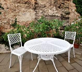 POLOHA APLEND CITY HOTEL PERUGIA je novo-zrekonštruovaný hotel nachádzajúci sa v centre Bratislavy, v mestskej č asti Staré Mesto, priamo na Zelenej ulici,