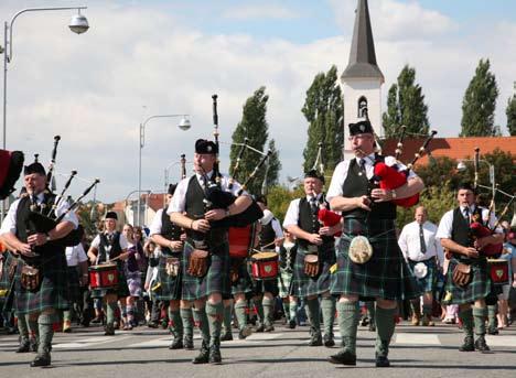 FESTIVALY, PŘEHLÍDKY MDF Strakonice řecký soubor Ivykos. Foto I.