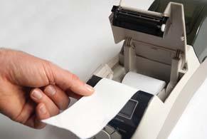 Ипак, треба пазити да приликом затварања поклопца штампача, у простор испод поклопца не доспе део одеће или косе, јер у том случају покретни