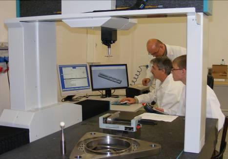 Odborná učebňa s 3D odmeriavacím strojom Učebňa školského výpočtového laboratória Deň