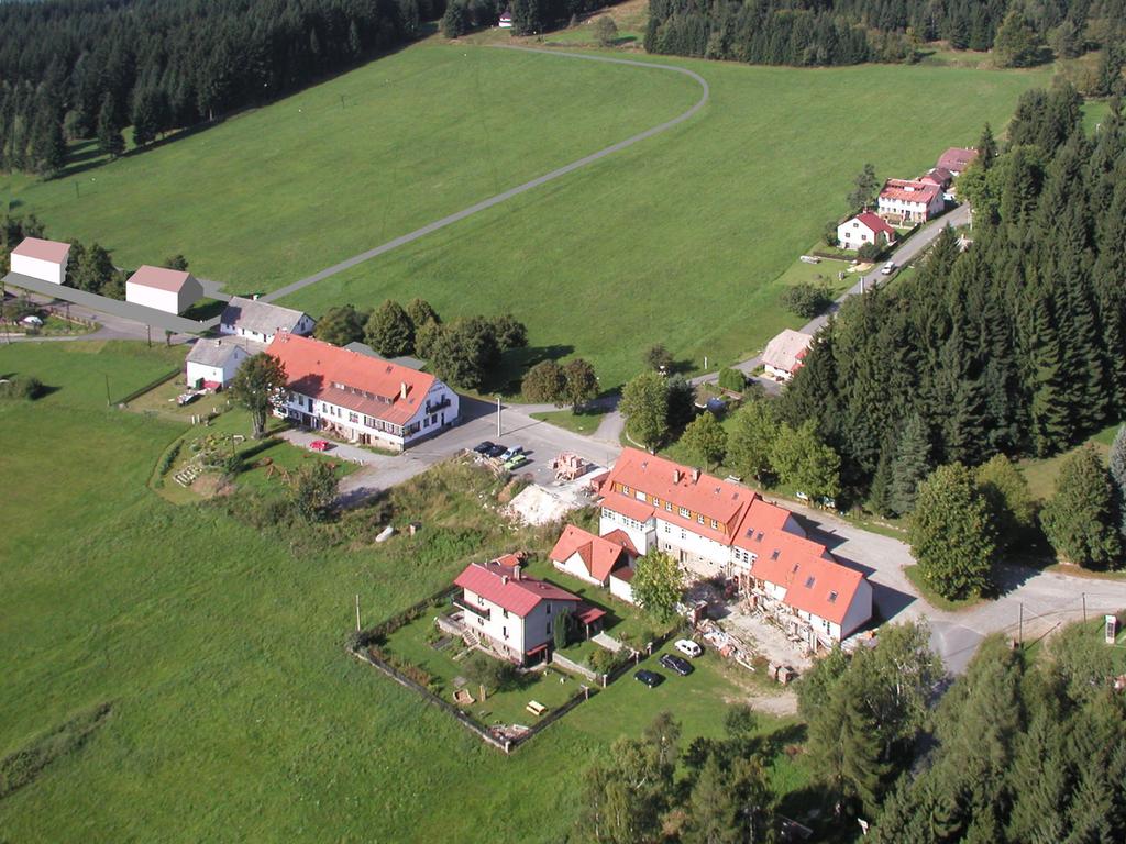 C. Předběžný odhad nákladů Technická infrastruktura pro cestovní ruch Javorník Celkem 5 085 160,- Demolice stávajícího objektu čekárny komplet 200 000,- Autobusová zastávka komplet 100 000,- Nové