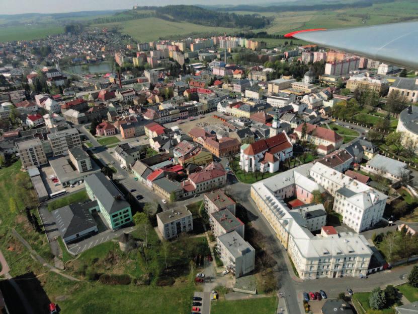 Od kostela k městu byla současně s dostavbou kostela vysázena čtyřřadá lipová alej, která je dlouhá kolem jednoho kilometru. Její součástí je obnovená unikátní křížová cesta.