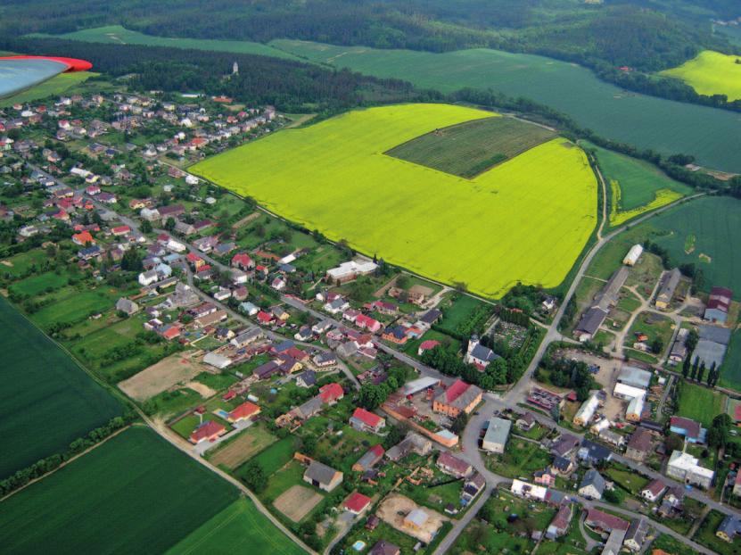 Úvalno Úvalno leží na silničním a železničním tahu z Opavy na Jeseník, asi pět kilometrů před Krnovem.