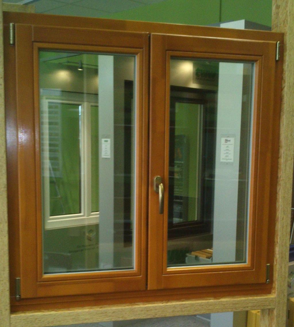 18 Dvoukřídlé eurookno dvoukřídlé dřevěné okno IV68 otvíravé, sklápěcí pravé (mikroventilace), otvíravé levé, bez sloupku rozměr: 1100 x 1070 mm