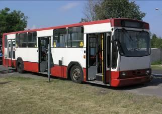 64 t 15,76 m 1,8 m 3,1 m,8 m 4,085 m 8,5 m 0,90 m Autobus Jelcz M11 Délka Šířka Výška Rozvor náprav Přední převis Zadní převis