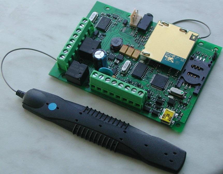 ZAPOJENIE A PROGRAMOVANIE UNIVERZÁLNEHO GSM/GPRS KOMUNIKÁTORA GSV3 univerzálny komunikátor ktorý je možné pripojiť v podstate ku každej zabezpečovacej ústredni a tiež môže pracovať v samostatnom mode.