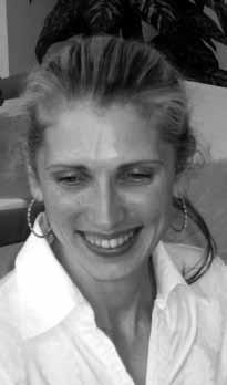 Strana 2 PŘEDSTAVUJEME NOVOU REDAKTORKU PhDr. Daniela Stackeová, Ph.D. (nar. 1972 ve Svitavách) V roce 1997 absolvovala FTVS UK v Praze, obor fyzioterapie, mgr.