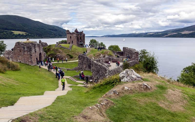 http://www.scottishtours.co.uk/images/tours/urquhart-castle.