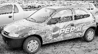 Stalo se v zahraničí Svět tisku 7 8/2005 18 Rekordní velkoformátová zakázka v Brazílii Že ani výroba potisku na osobní automobily nemusí být z produkčního hlediska žádná hračka, ukazuje čerstvý