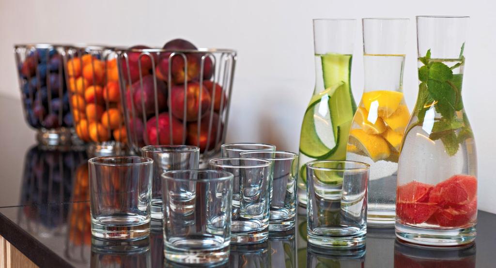NÁPOJOVÉ BALÍČKY check-in, log-in WELCOME DRINK 1x sklenička šumivého vína/vína/piva/nealko nápoje 120 CZK za osobu DALŠÍ POLOŢKY K WELCOME DRINKU Výběr z arašídů a krekrů 50 CZK za osobu Zeleninové