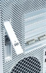 slotů. Základní model pracovní stanice Apple Mac Pro je určen především pro DTP a grafickou práci, a je tedy osazen grafickou kartou GeForce 7300 GT společnosti nvidia s 256 MB paměti.