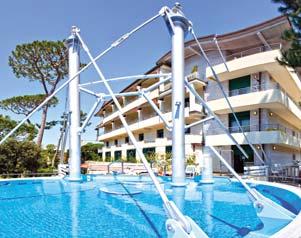 094 FORTE DEI MARMI Hotel ACAPULCO DIEŤA DO 7 ROKOV ZDARMA / WI-FI / WELLNESS TOSKÁNSKO Hotel sa nachádza v pokojnejšom prostredí strediska Forte dei Marmia, obkolesený píniovým lesíkom.