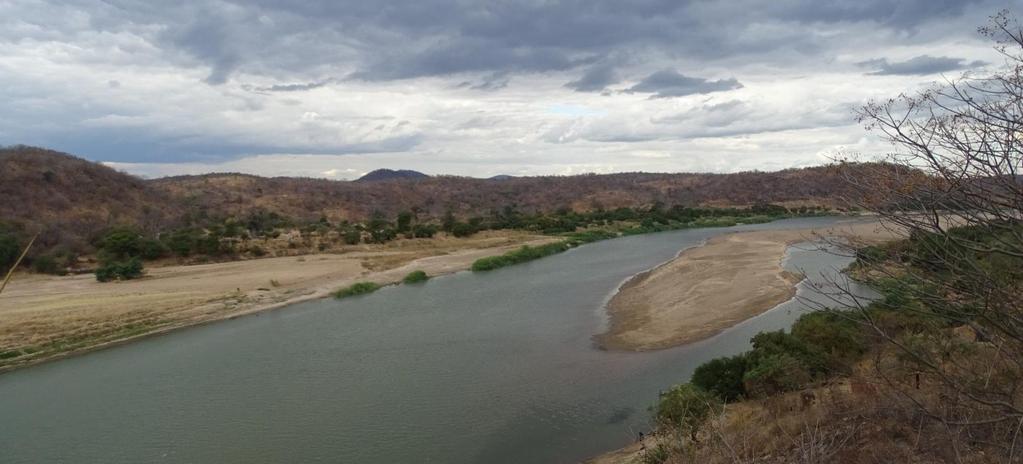 deň Presun do hlavného mesta Zambie Lusaka. Cestou prechod štátnych hraníc. Prejazd kaňonom rieky Luangwa.