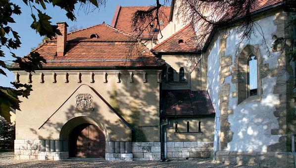Arhitekturno izstopa še nekdanja grajska kapela, danes profani prostor za civilne poroke.