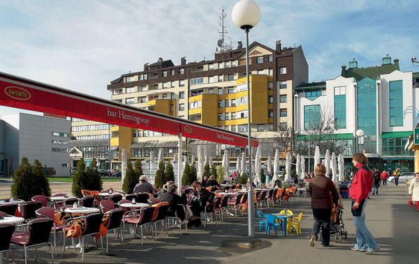 V diagonali med obema se je v naslednjih stoletjih razvilo današnje mesto. Kljub statusu mesta je bila Murska Sobota po svoji podobi le podeželski trg. Šele ob koncu 19. stol. je pričela kot okrajno središče z novimi javnimi stavbami, bankami in meščanskimi hišami dobivati podobo mesta.