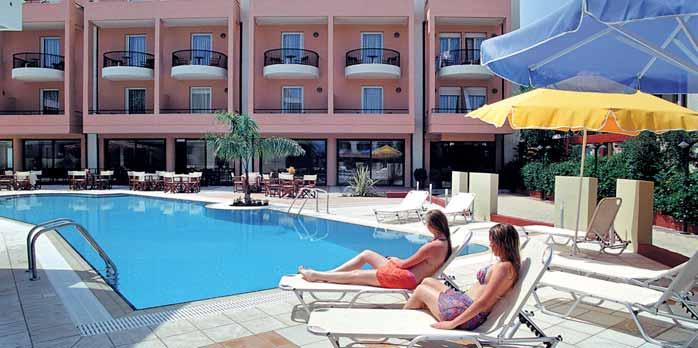 Akce repeaters Pro rodiny s dětmi Blízko pláže Flisvos Royal Hotel Polopenze PELOPONÉS TOLO Hotel je situován jen pár kroků od moře (cca 25 m), nachází se v klidnější části střediska a nedaleko