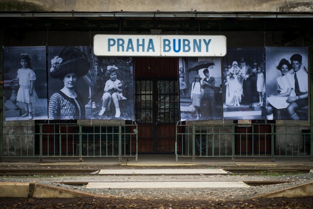 v červnu t.r. spolupořádá Centrum současného umění DOX. Jeho záměrem je posunout jazyk filmových záznamů Od vzpomínky k podobenství.