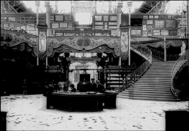 6: Alfons Mucha (stojící v bílém obleku) a Auguste