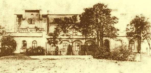 Bývalý chudobinec na Královské výšině v Teplicích dosud nese některé znaky bývalé Ascherovy sirkárny. Roku 1845 koupil Jacob Ascher dům čp.