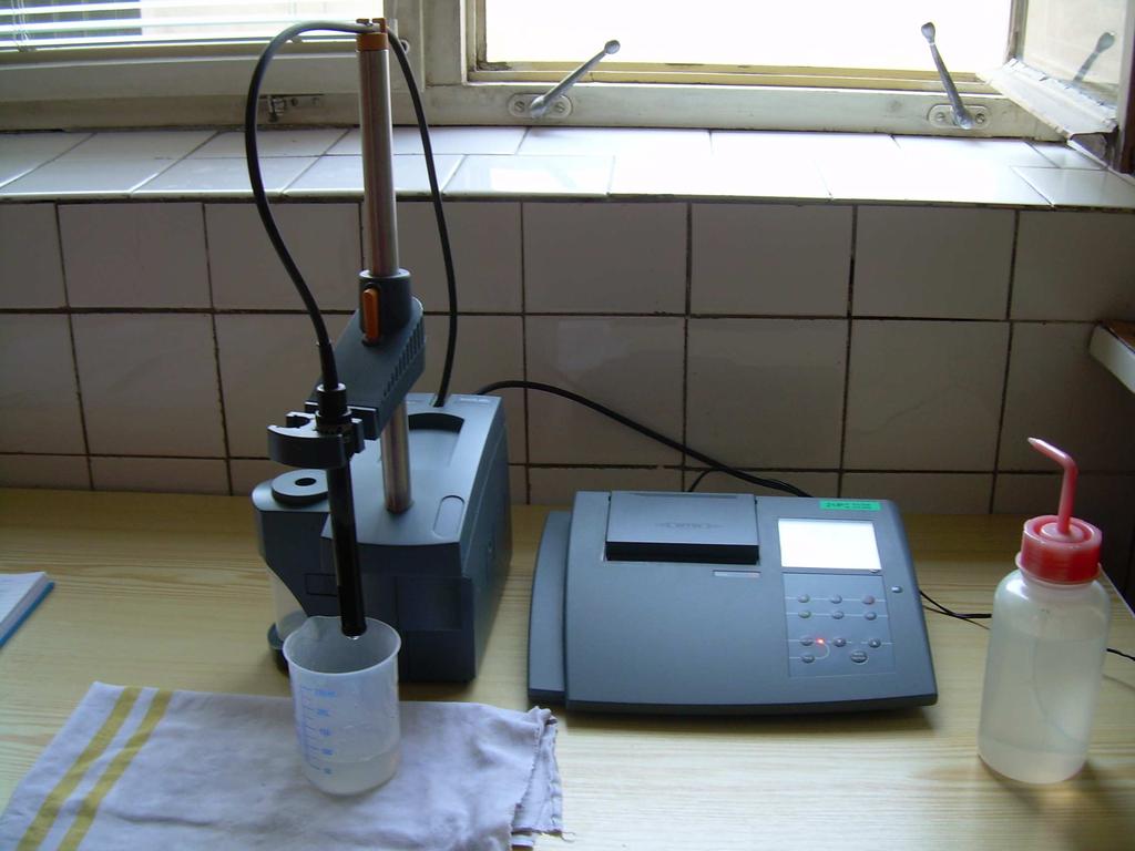 b) Stanovení rozpustného popela v řepě popel byl stanoven pomocí konduktometrického přístroje WTW INOLAB Cond 730. Postupovali jsme dle standardních metodik (FRIML, TICHÁ1986). Obr. 3 Konduktometr 5.