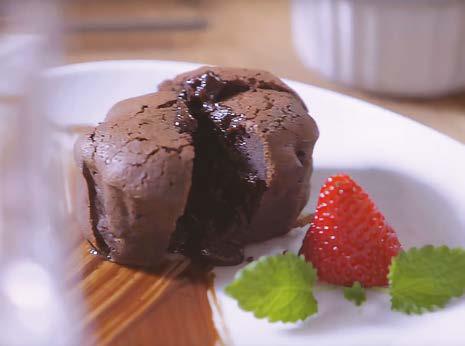Sule alla Cioccolata (Čokoládové sulé) Ingrediencie pre 4 porcie: 250 g masla 100 g kryštálový cukru 200 g čokolády 150 g hladkej múky 40 g