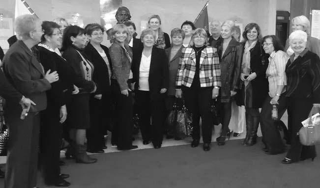 Ľubica Blašková vyštudovala Moskovský pedagogický inštitút. Učila ruštinu na Vysokej škole ekonomickej, neskôr pôsobila na ministerstve kultúry.