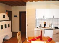 /deň Pobytová taxa: 2 /noc/osoba od 18 rokov. Apartmán č. 1 pre 2 os. (max. 5 os.), 50 m 2 - pozostáva z 1 spálne s manželskou posteľou a jednoposteľou, obývacia izba s rozťahovacím gaučom pre 2 os.
