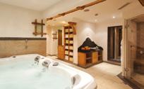 Stubai Stubai Podáva sa tradičná výdatná tirolská kuchyňa, množstvo kulinárskych špecialít a medzinárodná kuchyňa. Wellness: 4 druhy sáun, vírivka, relax miestnosť, fitnes.