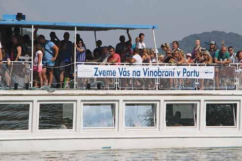 KULTURA poslední srpnová neděle bude opět ve znamení burčáku a moravských vín Hotel Port připravil šesté Vinobraní u Máchova jezera a zábavné odpoledne pro děti na neděli 27. 8. od 13 hod.