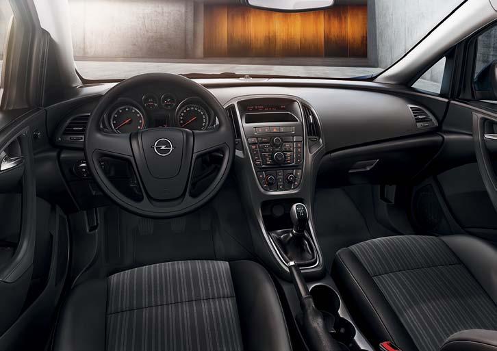 SELECTION. Hatchback, Sedan nebo Sports Tourer nezáleží na tom, jakou karoserii si vyberete. Když se usadíte do vozu Astra Selection, potěší vás její kvalita, prostornost a bohatá základní výbava.