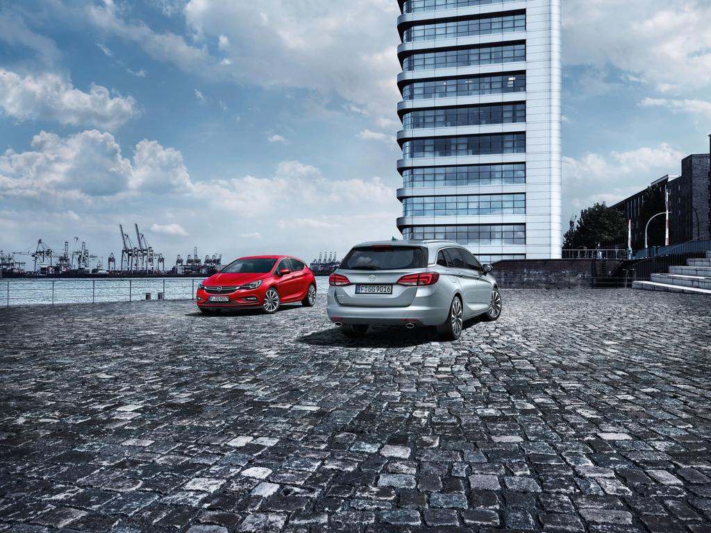 REFERENCE NĚMECKÉHO INŽENÝRSTVÍ. Astra Hatchback a Sports Tourer jsou více než jen vlajkovými loděmi v kompaktní třídě. Oba modely jsou mistrovským kouskem německého inženýrství a ikonou designu.