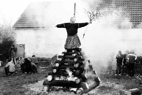 text a foto: Jiří Rod, starosta města Jarní bazar Další jarní akcí pořádanou Českým svazem žen Sedlice byl Jarní bazar oděvů, obuvi a dalších doplňků se zaměřením na jaro a léto. Bazar se konal od 18.