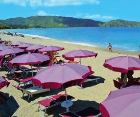 pozvoľným vstupom do mora slnečníky a ležadlá zdarma plážové osušky za poplatok plážový bar s ponukou vybraných nápojov hotelové animácie na pláži aj v slovenskom jazyku VYBAVENIE: elegantná vstupná